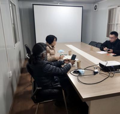 國外客戶來我廠考察，試駕奔馬小型壓路機